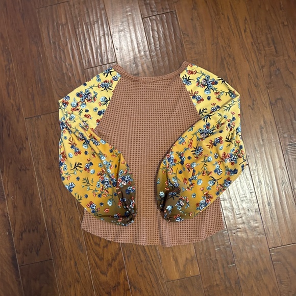 Women’s top - Picture 2 of 2